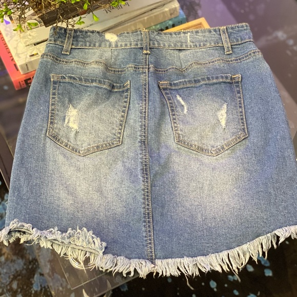 Denim frayed skirt - Picture 3 of 4